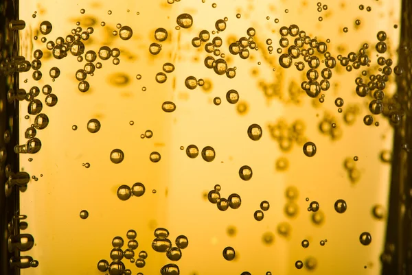 Крупним планом пивні бульбашки — стокове фото