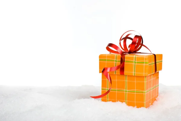 Christmas gift box in snow — Stock Photo, Image