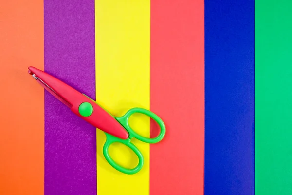 Carta colorata con forbici per bambini — Foto Stock