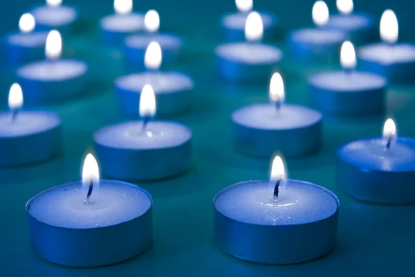 Skupina hořících svíček — Stock fotografie