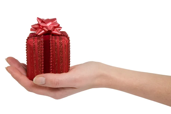 Hand mit Geschenk — Stockfoto