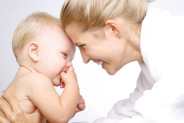 Boldog anya-fiú baba Jogdíjmentes Stock Fotók