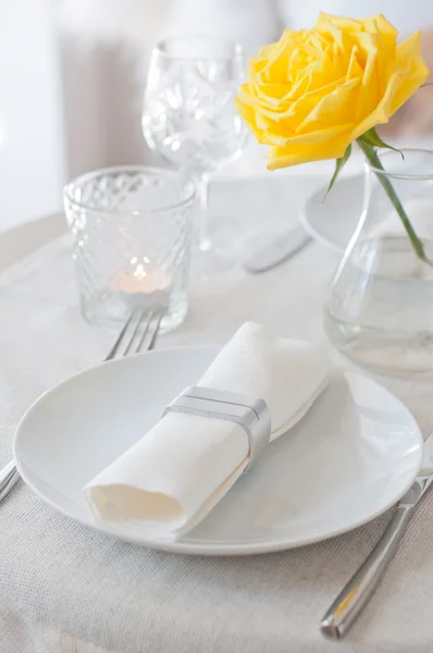Elegante configuração de mesa de jantar — Fotografia de Stock