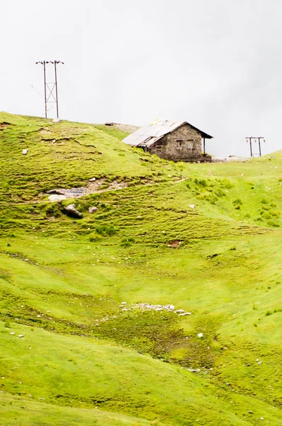 Gamla sten traditionella hus i bergen — Stockfoto