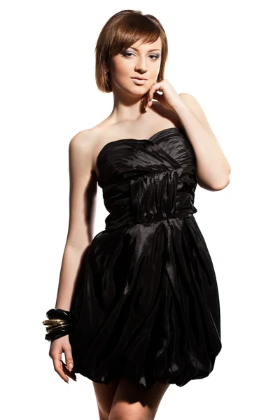 Κομψά μοντέρνα γυναίκα στο μαύρο φόρεμα — Φωτογραφία Αρχείου