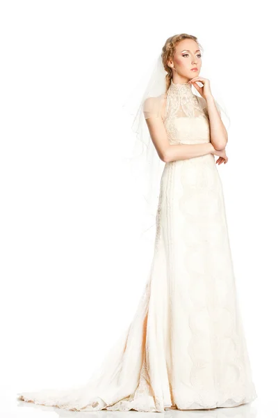Novia en hermoso vestido blanco —  Fotos de Stock