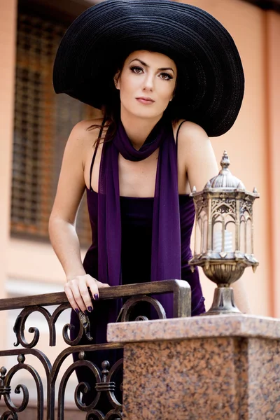 Beautiful lady in a hat — Stock Photo, Image