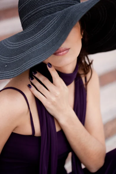 Hermosa dama en un sombrero — Foto de Stock