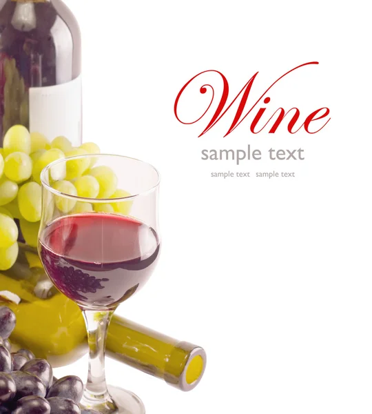 Um copo de vinho tinto e uva — Fotografia de Stock
