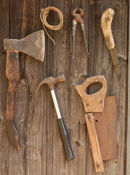 Старинные ржавые инструменты — стоковое фото