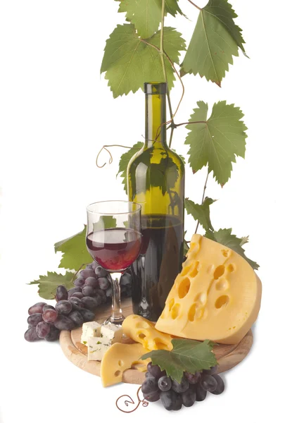 Uvas maduras, copo de vinho e garrafa — Fotografia de Stock