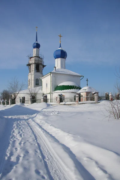 Iglesia ortodoxa en invierno —  Fotos de Stock