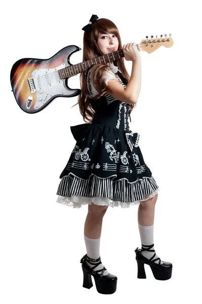 Cosplay menina em vestido preto com guitarra — Fotografia de Stock