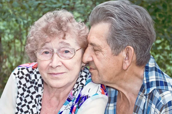 Treue eines schönen Senioren-Paares — Stockfoto