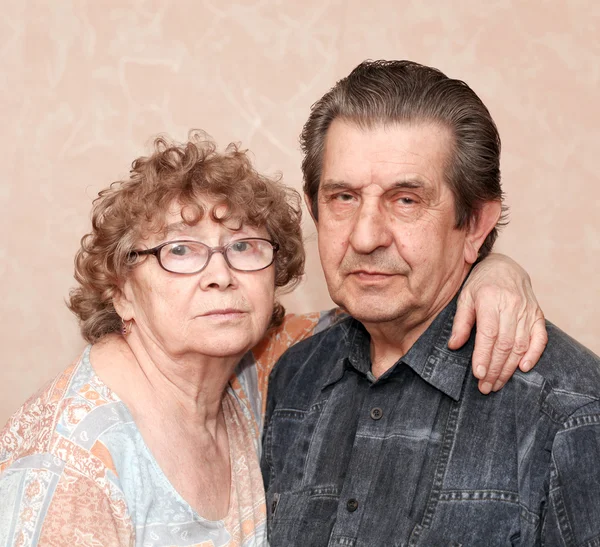 Büyük yaşlı sarılma aile portresi — Stok fotoğraf