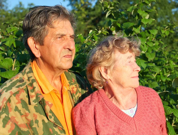 Hermosa pareja feliz ancianos — Foto de Stock
