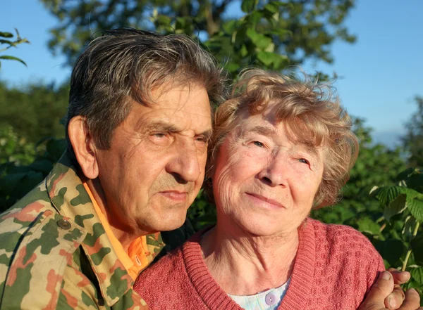 Piękny podeszłym wieku szczęśliwa para — Zdjęcie stockowe