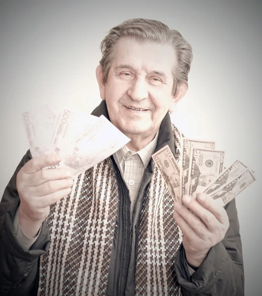 Anciano feliz hombre con paquete de dinero — Foto de Stock