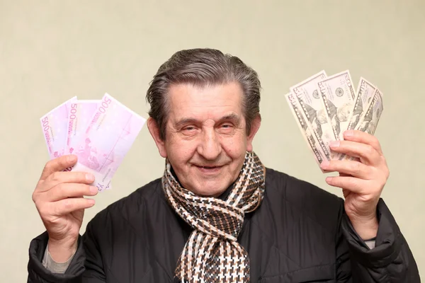 Anciano feliz hombre con paquete de dinero — Foto de Stock