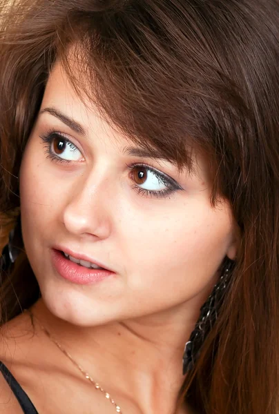 Portret suczke brunetka z piękne włosy — Zdjęcie stockowe
