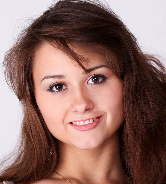 Menina encantadora com cabelo bonito — Fotografia de Stock