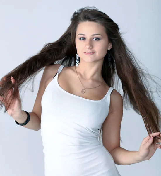 Linda menina dançando com cabelo bonito — Fotografia de Stock