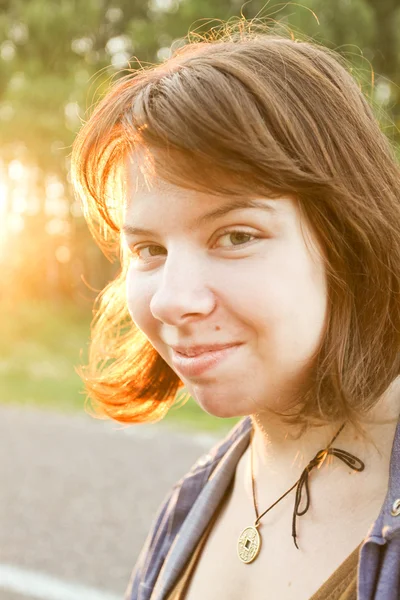 Portrait of pretty beautiful young girl in the evening sunshine — Stock Photo, Image
