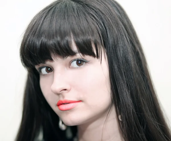 Sensual jovem mulher com cabelo preto longo bonito — Fotografia de Stock