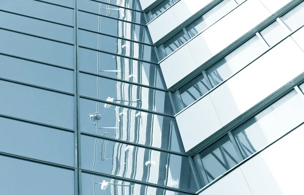 Transparant glazen wolkenkrabbers van het blauwe paneel — Stockfoto