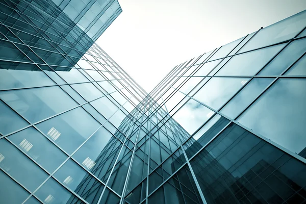ガラス高層建築の滑り易い質 — ストック写真
