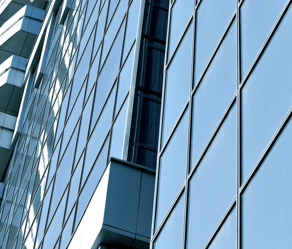 Superfície de vidro do ângulo contemporâneo de construção de negócios — Fotografia de Stock