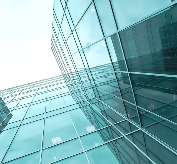 Bâtiment corporatif de grande hauteur en verre turquoise — Photo