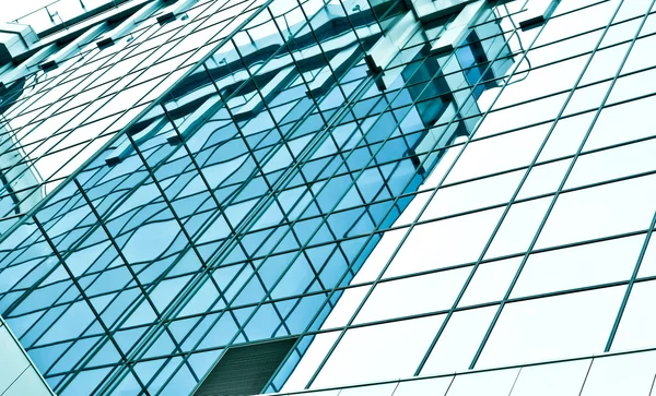 Gratte-ciel panoramique en verre du centre-ville, arrière-plan d'affaires — Photo