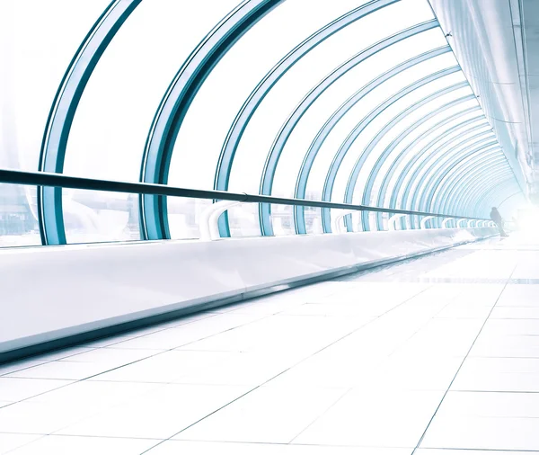 Ljusa coola korridoren av flygplats — Stockfoto