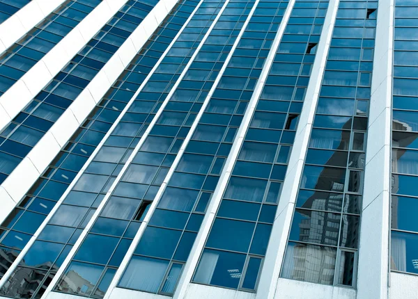 Modern randig svart konsistens av glas arkitekturen — Stockfoto