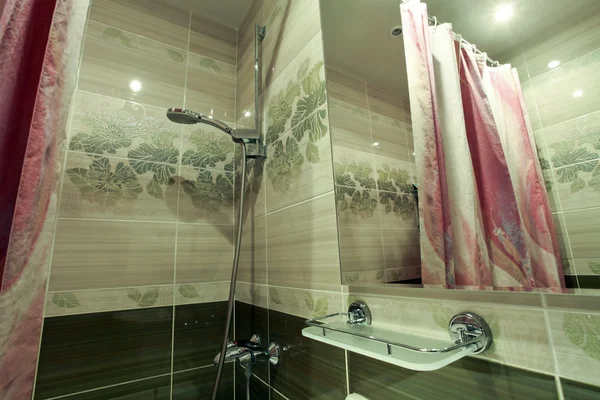 Zielone wnętrze luksusowa łazienka — Zdjęcie stockowe