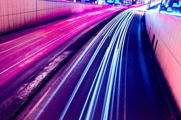 Red linten over nacht straten — Stockfoto