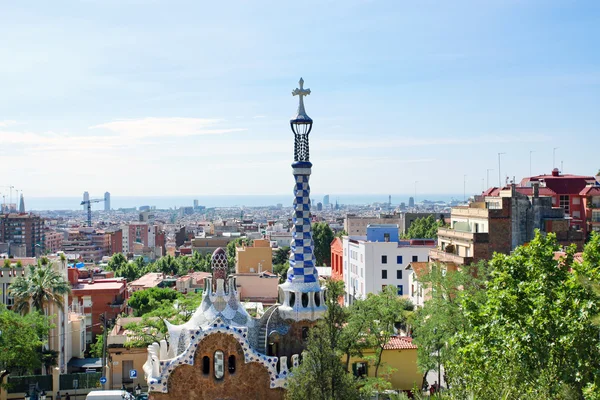 BARCELONA, SPAIN - JULY 25: The famous Park Guell on July 25, 2011 in Barce — Stock Photo, Image