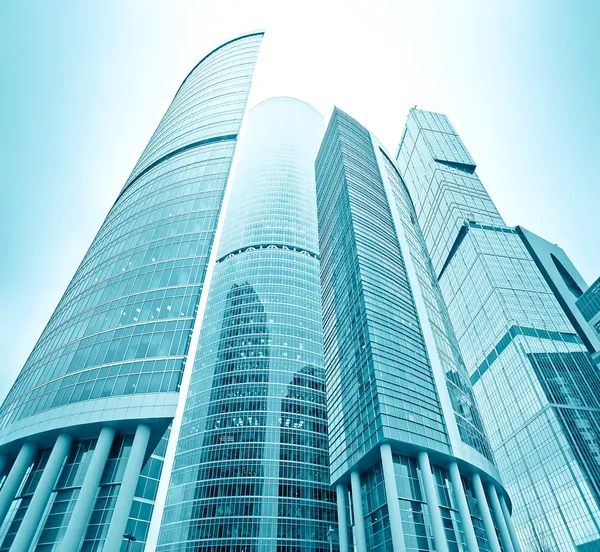 Perspectief uitzicht op glas hoogbouw wolkenkrabbers van Moscow City — Stockfoto