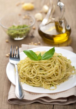 Pesto soslu spagetti.