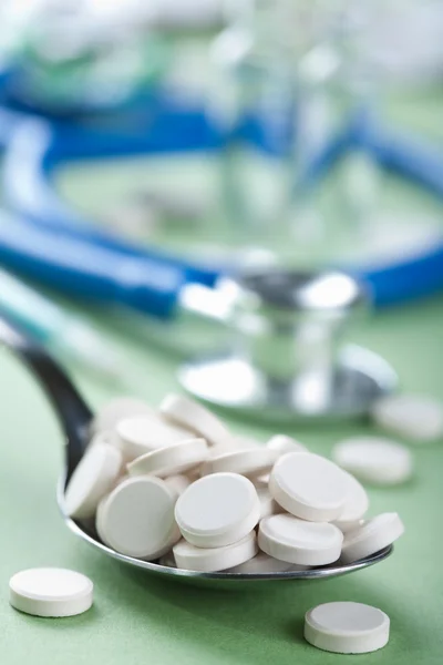 Pills in spoon — Stock Photo, Image