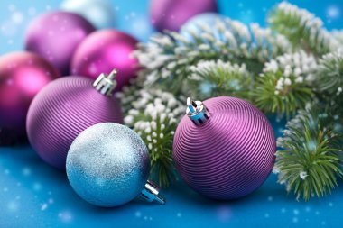 Renkli Noel topları