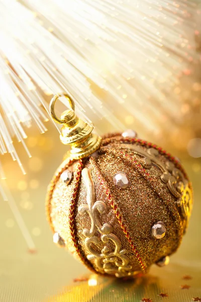 Złotą piłkę Bożego Narodzenia — Zdjęcie stockowe