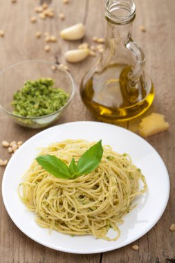 Pesto soslu spagetti.