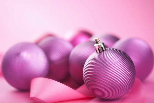 Bolas de Navidad púrpura — Foto de Stock