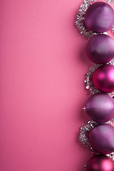 Paarse Kerstmis ballen rand — Stockfoto