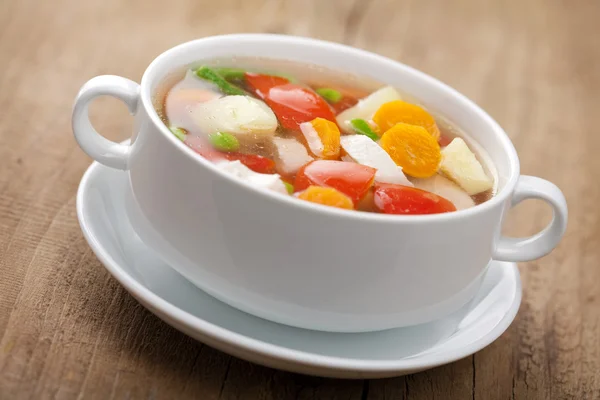 Куриный суп с овощами — стоковое фото