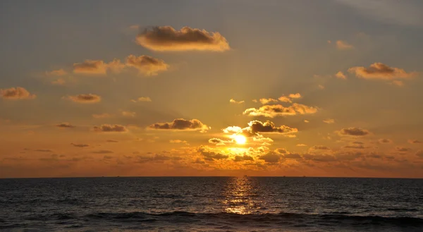 Kaunis auringonlasku Katassa — kuvapankkivalokuva
