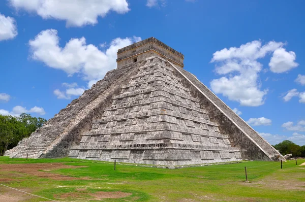Pirámide de Chichén Itzá, Maravilla del Mundo, México —  Fotos de Stock