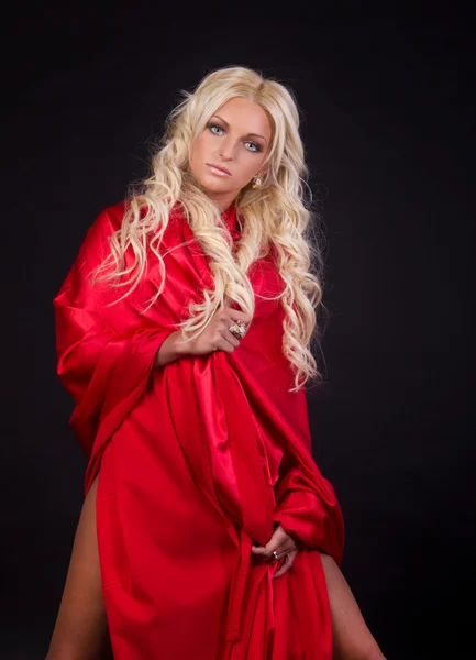 Sexy blond žena izolovaných na černém — Stock fotografie